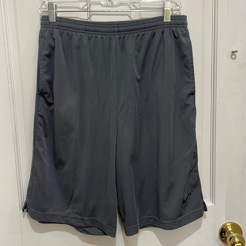 Nike dri fit shorts mens small dark gray pockets